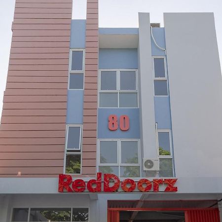 Reddoorz Plus Syariah @ Raya Nginden 2 Surabaya Exterior foto