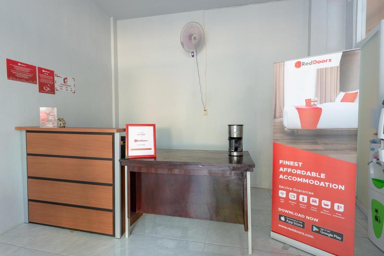 Reddoorz Plus Syariah @ Raya Nginden 2 Surabaya Exterior foto